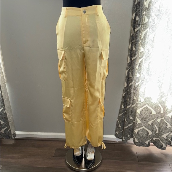Forever 21 Pale Yellow Satin Cargo Pants - Picture 4 of 10